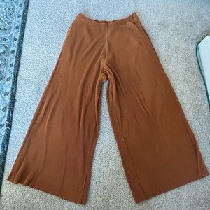 UNIQLO women’s pleated pants rust
